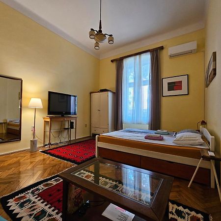 Cricket Park Hostel Beograd Eksteriør billede